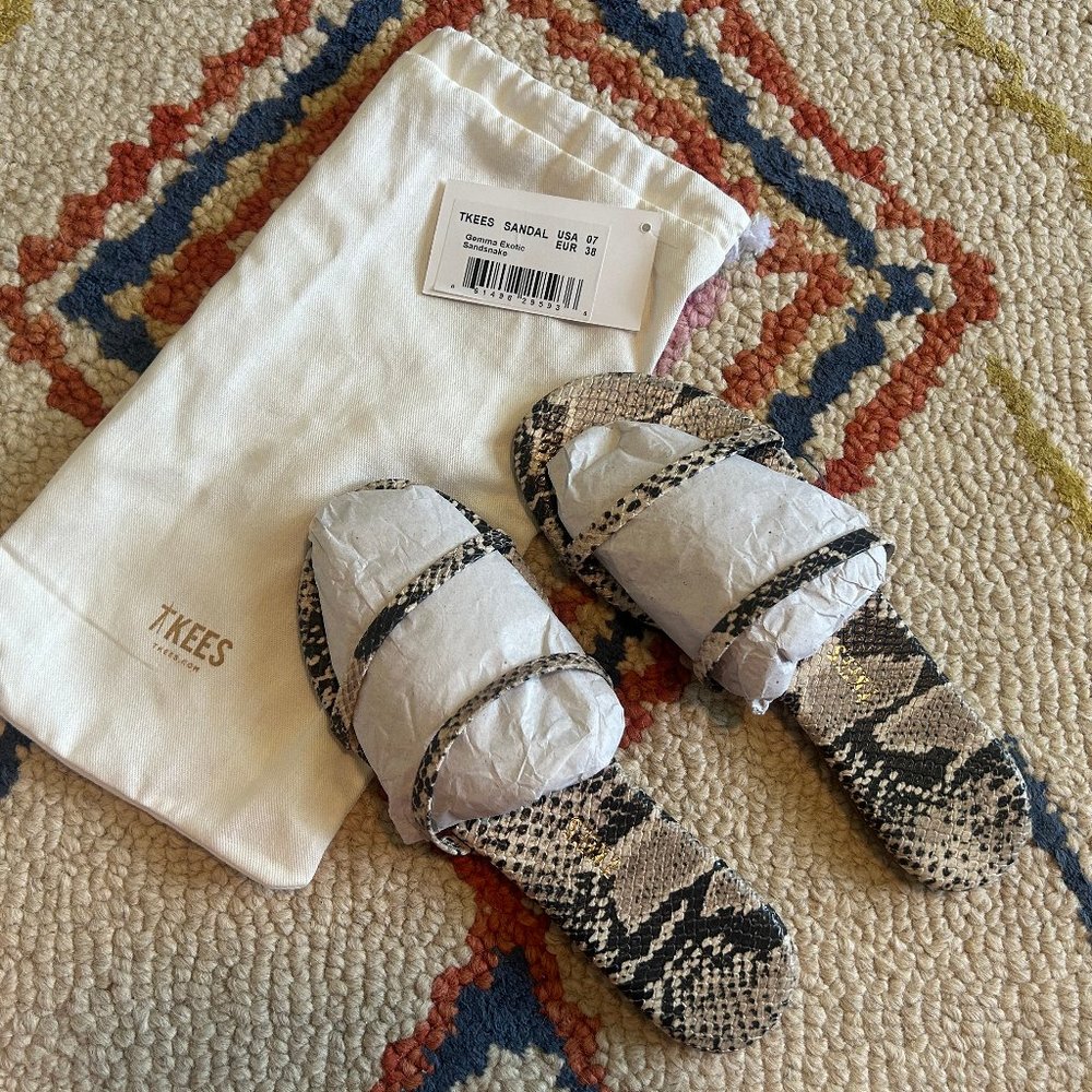 Tkees Gemma Slide - Sand Snake - Size 7 (FITS LIKE A SIZE 6)